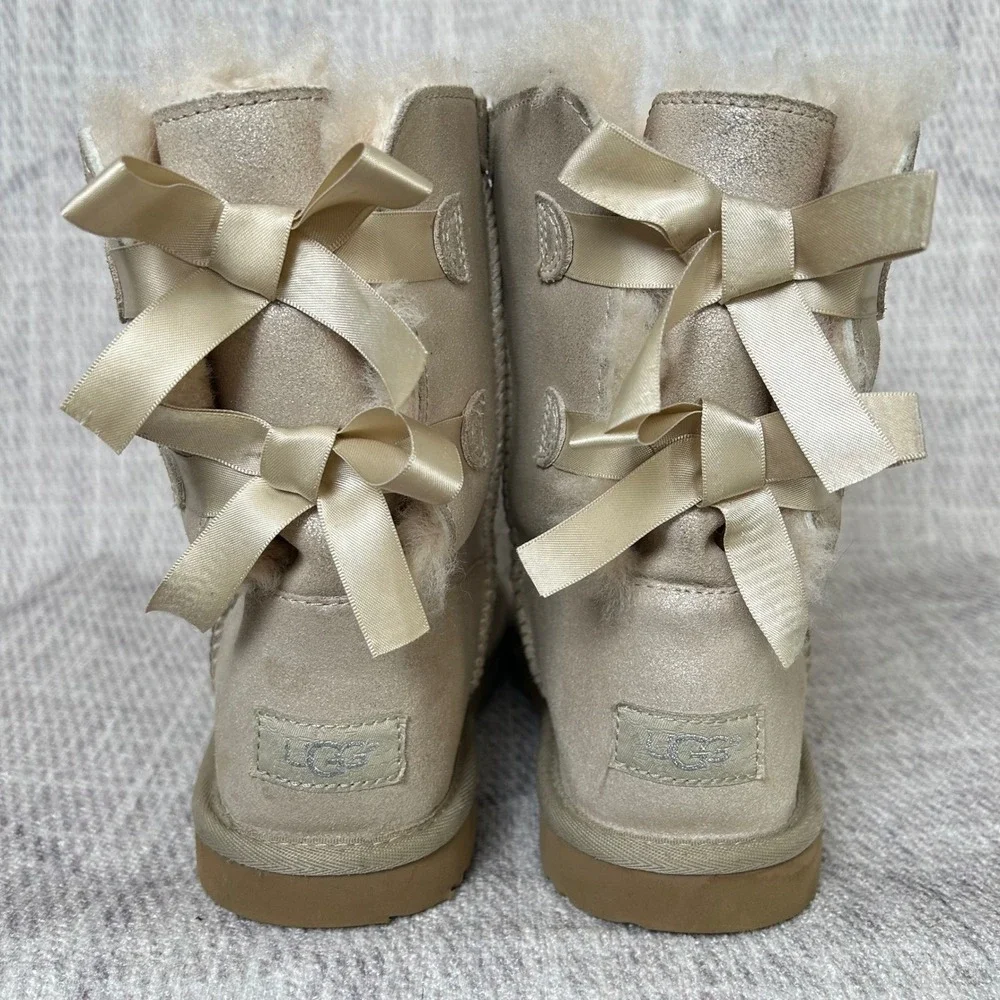 UGG Australia Bailey Bow Shimmer Gold Champagne Boots Size‎ 6